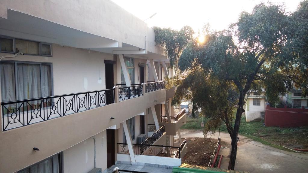 Polo Tura Hotel Exterior foto