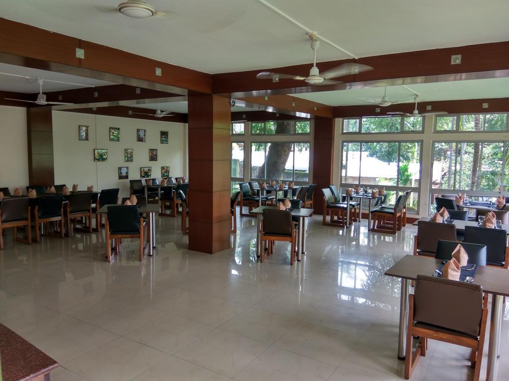 Polo Tura Hotel Exterior foto
